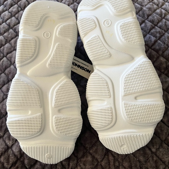 Rose In Good Faith Shoes in men's size 9 are a stylish and comfortable - Picture 8 of 9